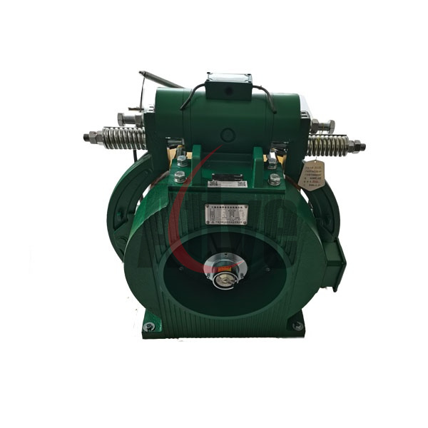 Three-phase permanent magnet synchronous gearless tractor